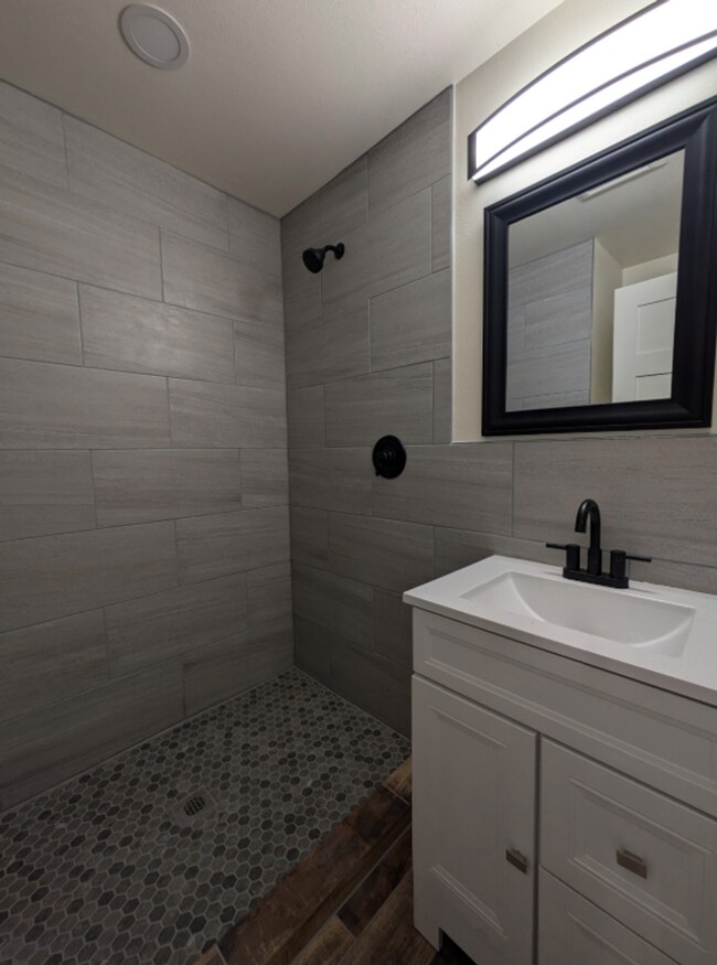 Building Photo - 541 Taylor Ave