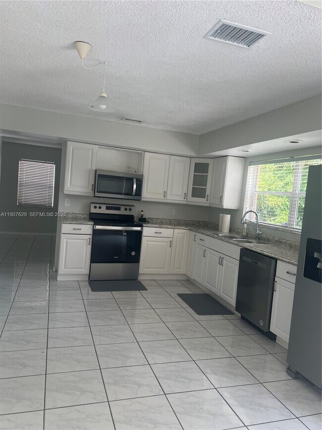 Building Photo - 2661 Huron Way