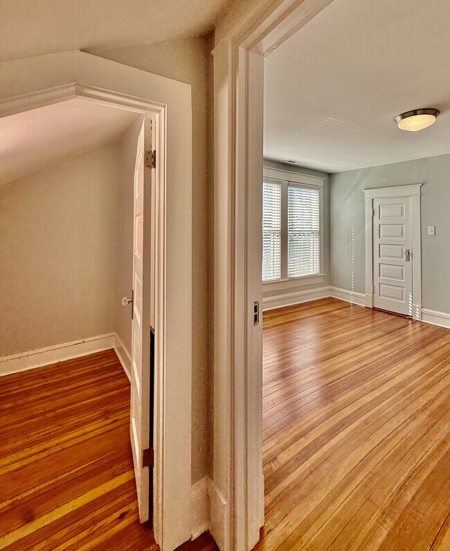 Building Photo - 107 W Geer St