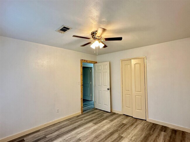 Building Photo - 11922 Sea Shore Dr