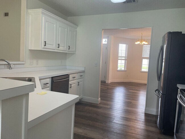 Building Photo - 1797 Cedrus Ln