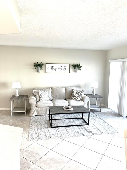 Building Photo - 1605 S US Hwy 1