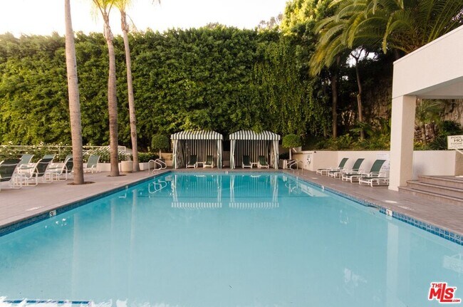 Building Photo - 1131 Alta Loma Rd