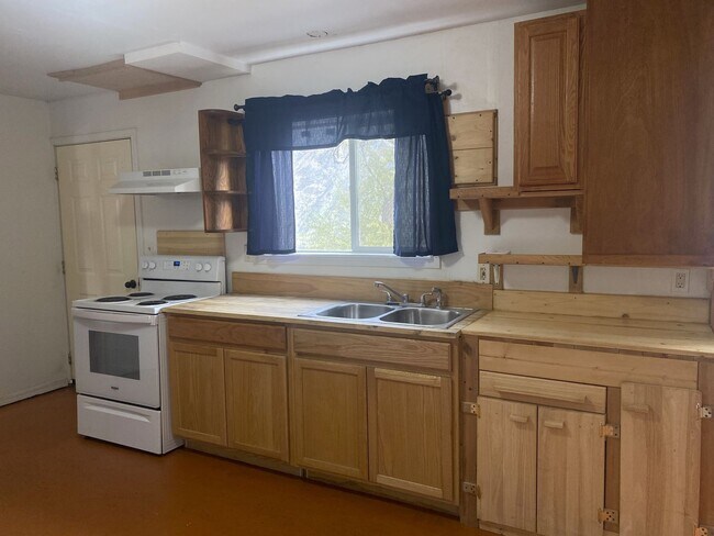 Building Photo - 536 US-97 ALT