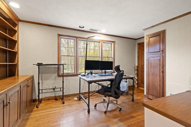 Building Photo - 25 Saddle Club Rd