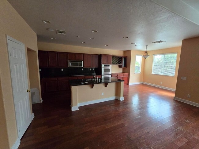 Building Photo - Executive EHR Home