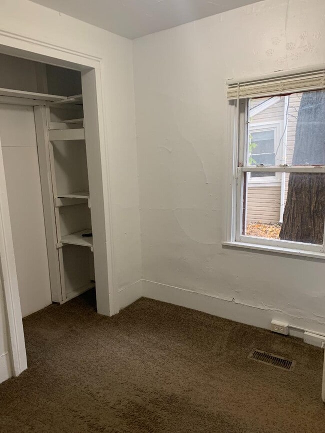 Building Photo - 413 Emmet St