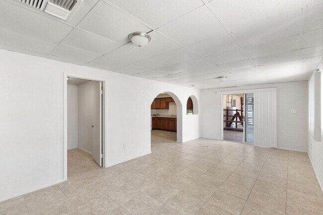 Building Photo - 7422 W Turney Ave