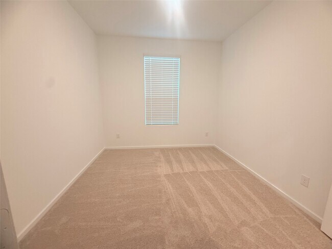 Building Photo - 24645 Cascade Haven Rd