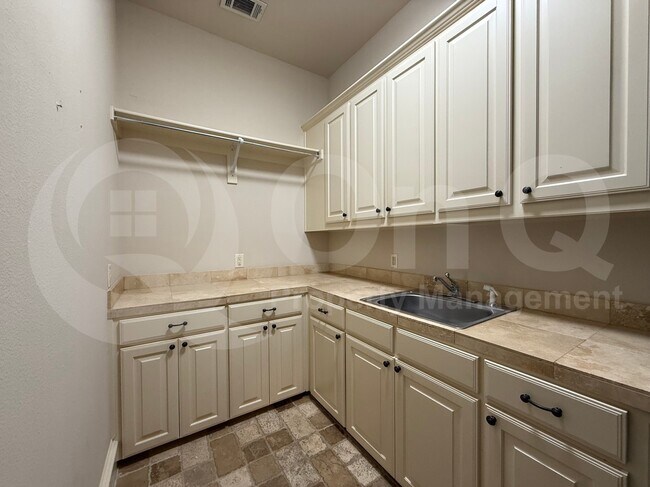 Building Photo - 4546 Warwick Ln