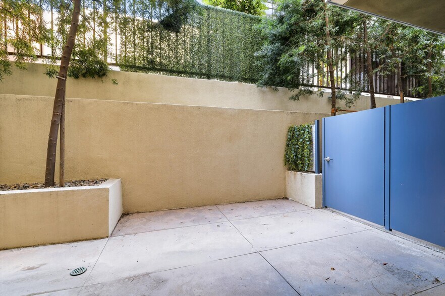 Building Photo - 1250 N Harper Ave