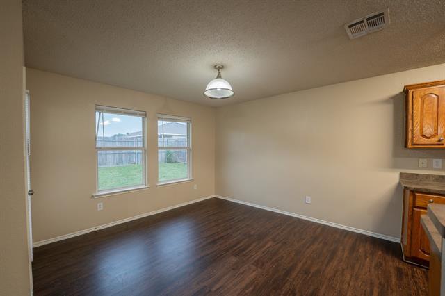 Building Photo - 233 Willow Creek Ln