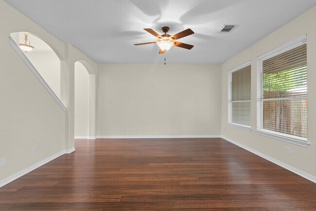 Building Photo - 142 W Burberry Cir