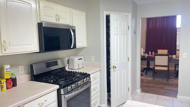 Building Photo - 6917 Minchew Ct