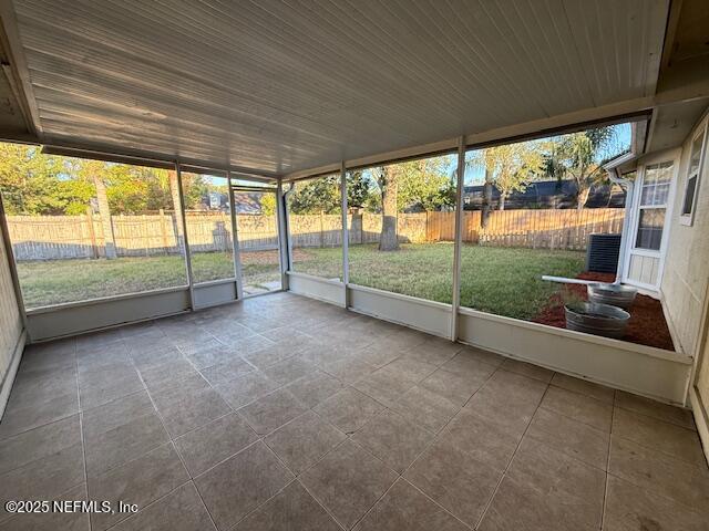 Building Photo - 12947 Tree Wy Ct N