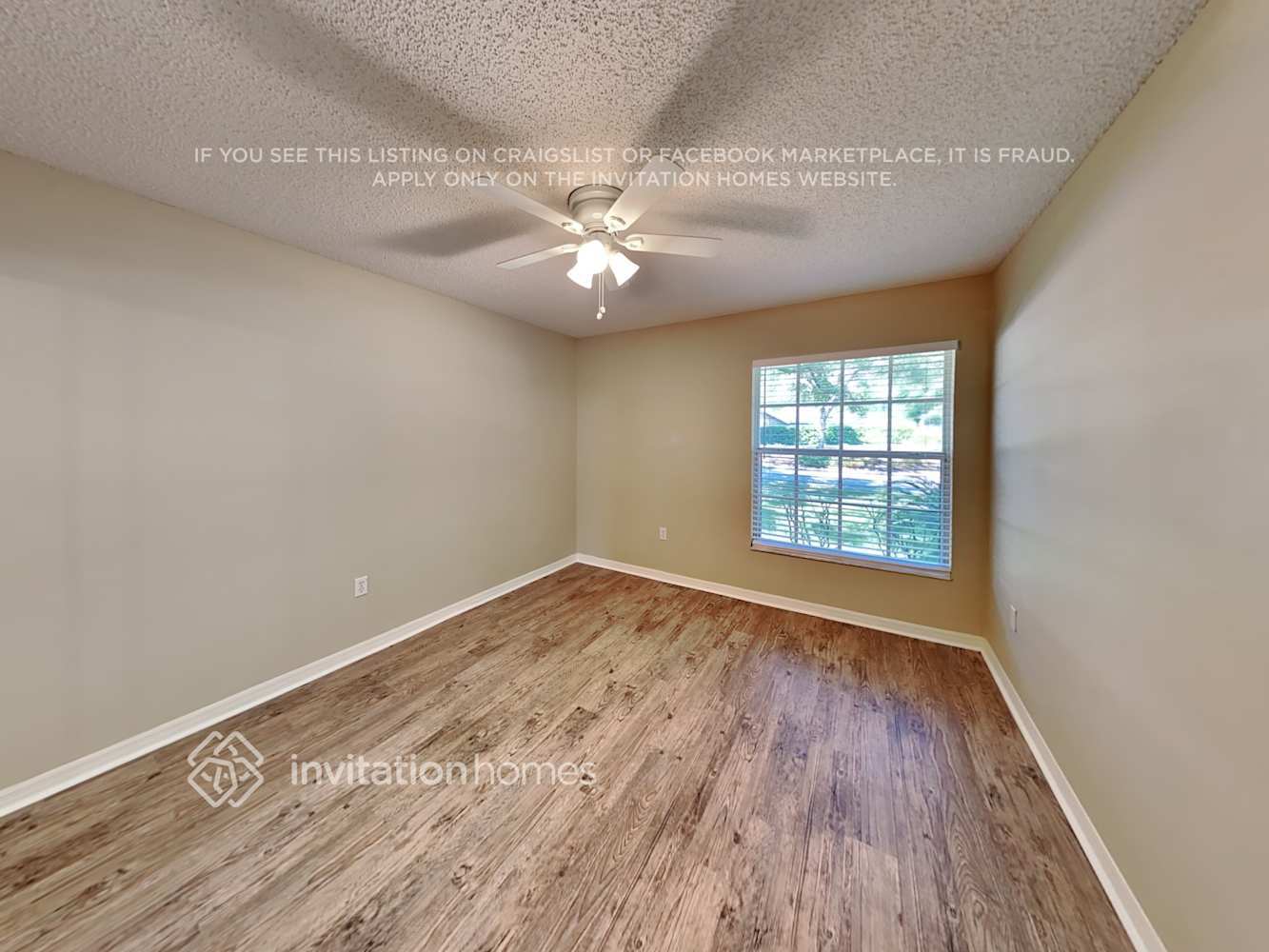Building Photo - 1402 Whispering Woods Way