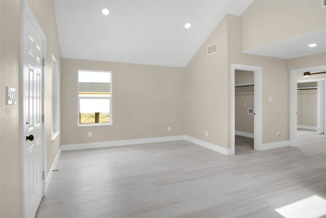 Building Photo - 835 22nd St