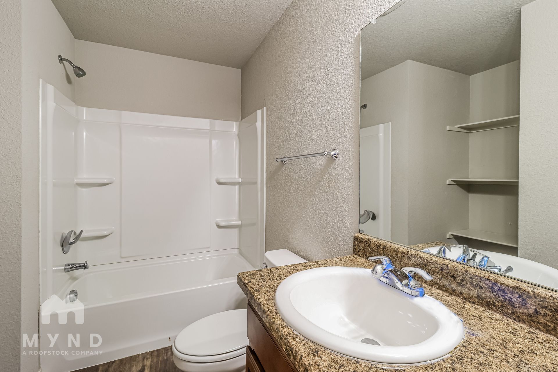 Building Photo - 942 Pinehurst Loop