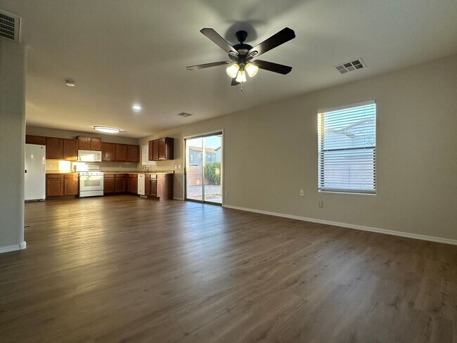 Building Photo - San Tan Valley, 4 bed, 2.5 bath, huge loft, 2300 sqft, 3 car garage