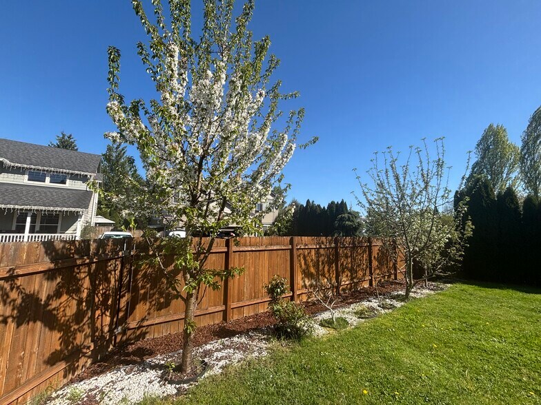 Building Photo - 5119 NE 90th St