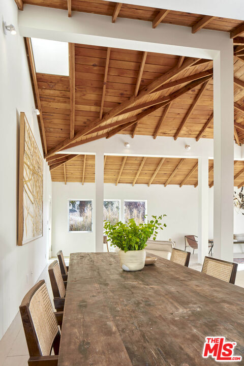 Building Photo - 703 Palms Blvd