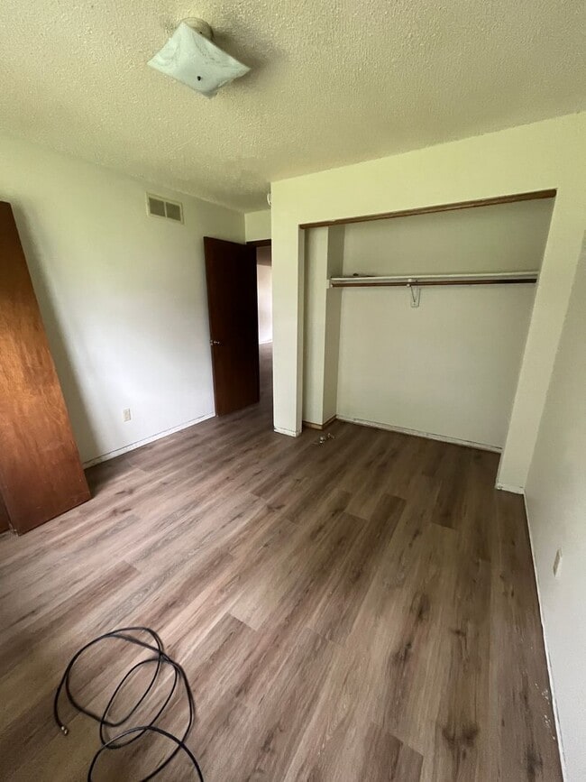 Building Photo - 2221-2221 Davis St