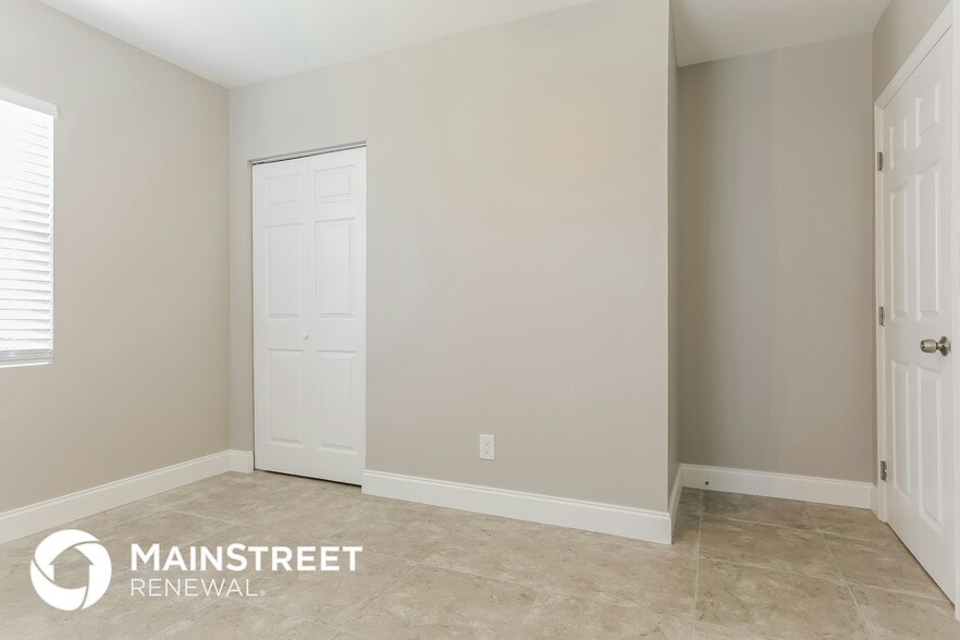 Building Photo - 402 S 12th St