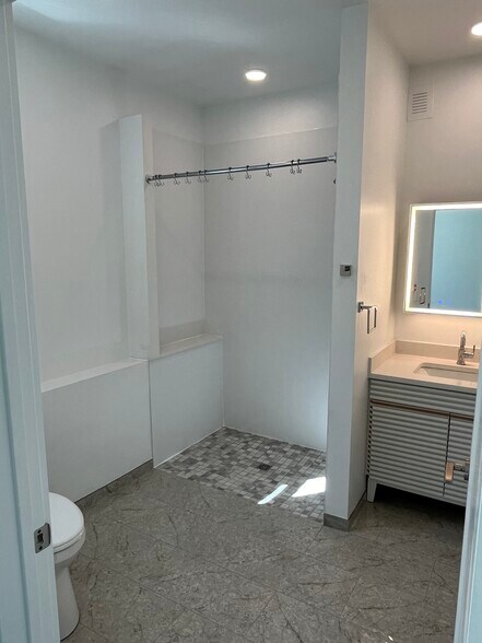 Building Photo - 118 Stuyvesant Ave