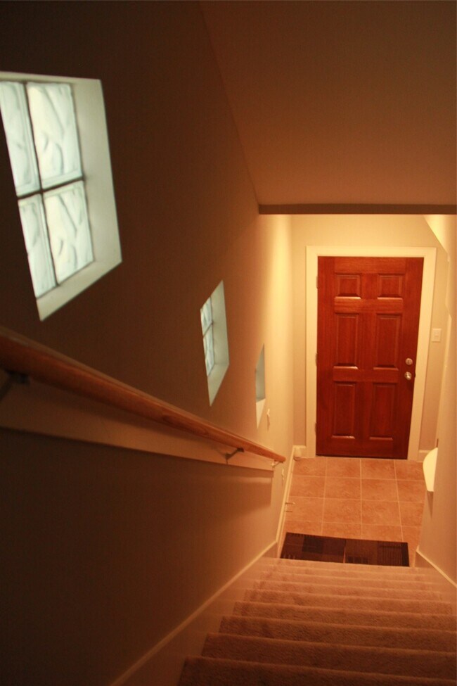 Building Photo - 3703 Main Poplar Dr