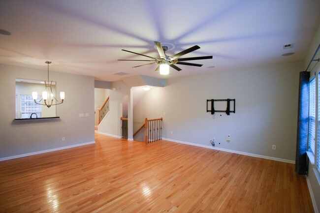 Building Photo - 264 W Bland St