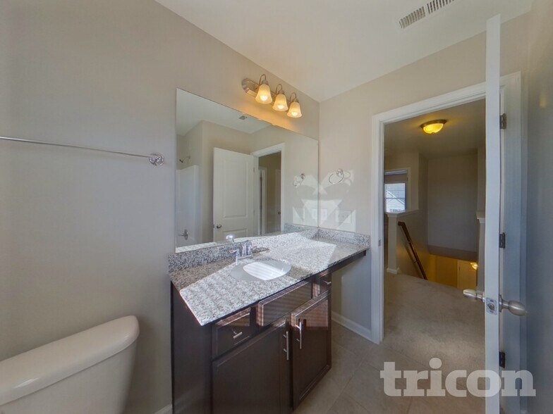 Building Photo - 309 Finch Ln