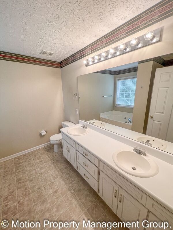 Building Photo - 861 Windward Rd