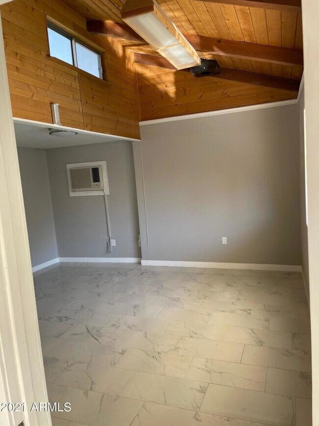 Building Photo - 1609 E Gaylon Dr