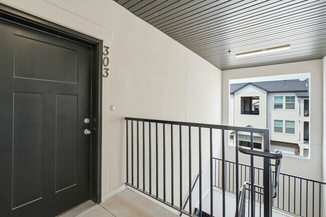 Building Photo - 882 Coulsen Dr