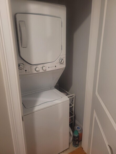 Building Photo - 116 Holland St