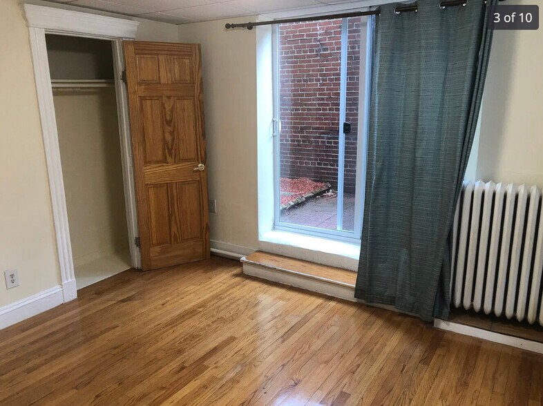 Building Photo - 376 Riverway
