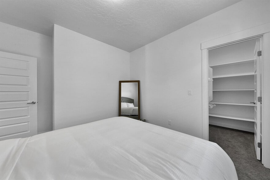 Building Photo - 12102 S Aves Pl