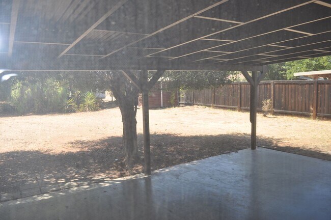 Building Photo - Very affordable Detached Single Family Hom...