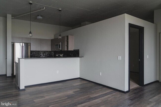 Building Photo - 1600 W Girard Ave