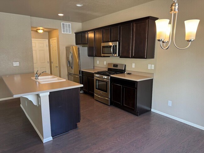 Building Photo - ***$500 Off 1st Months Rent*** Stunning 4BD/3BA Home in North Longmont - Available NOW!