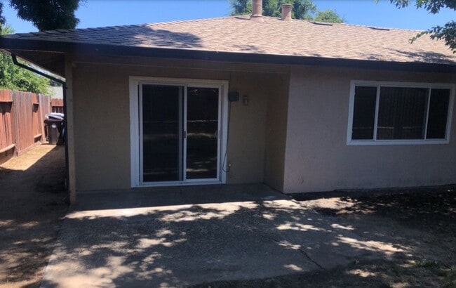 Building Photo - 7521 Blackthorne Way