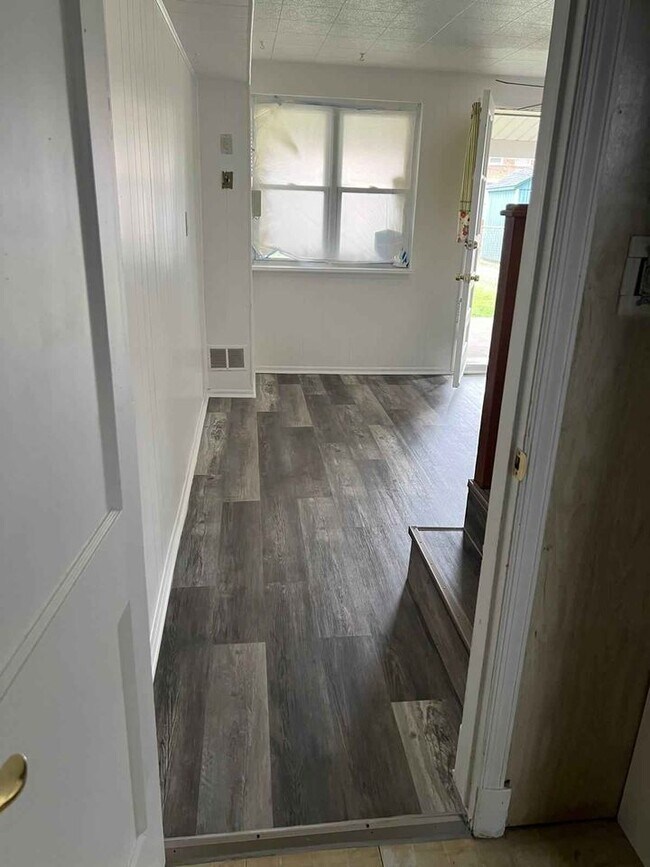 Building Photo - 7504 School Ave