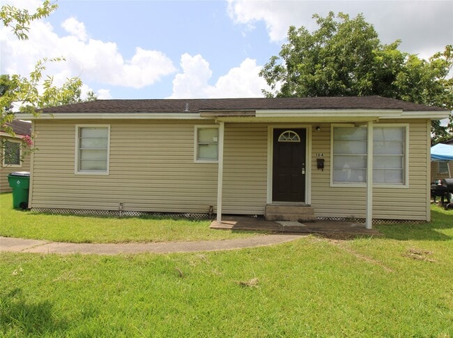 Primary Photo - 104 Prewitt Ln