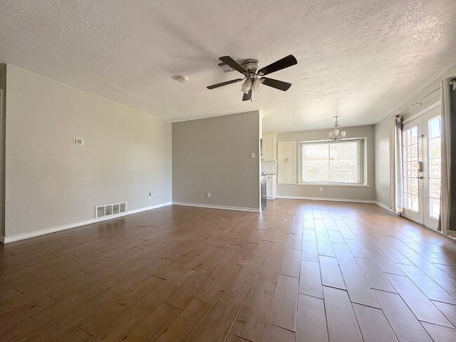 Building Photo - West El Paso 3 bed refrig A/C Home