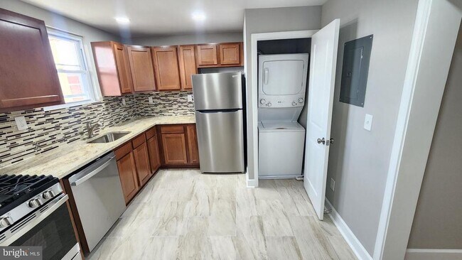 Building Photo - 2527 Kirk Ave