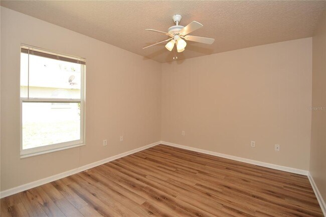 Building Photo - 56 Shinnecock Dr