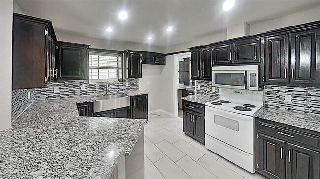 Building Photo - 10100 S Rachel Ct