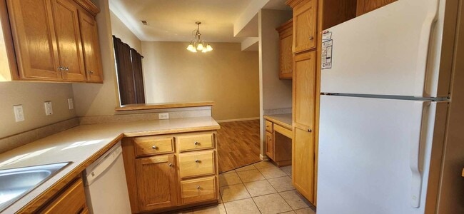 Building Photo - Spacious Town House for Rent