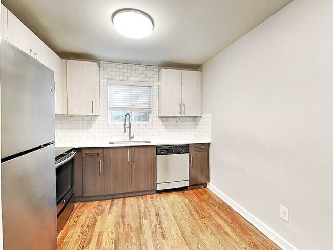 Building Photo - 880 N Highland Ave NE