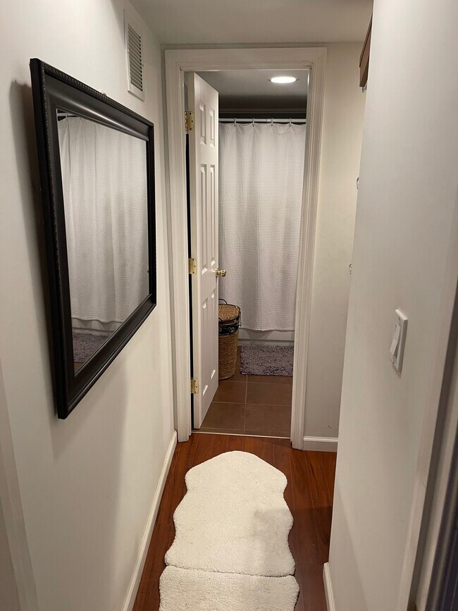 Building Photo - 910 Ramsay St